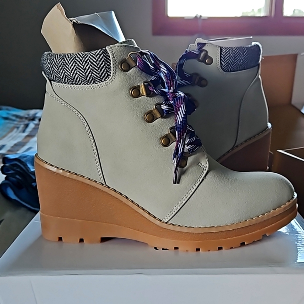 Heeled ankle boot